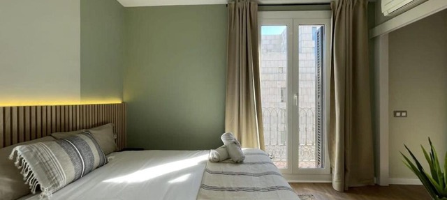 The Collection Barcelona - Plaza Catalunya Recently renovated 5BD-4BTH