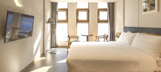 The First Stay Hotel