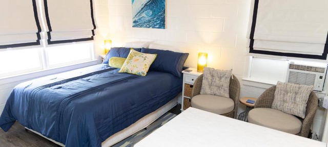 The Little Palm Room - Wrightsville Beach