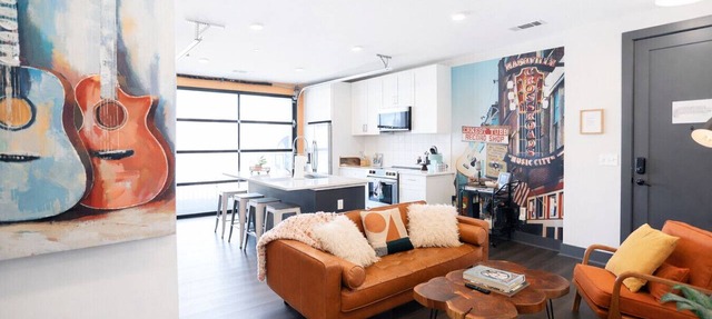 The Muse Nashville Oasis: Modern 2BR | Balcony & Rooftop | Near Broadway