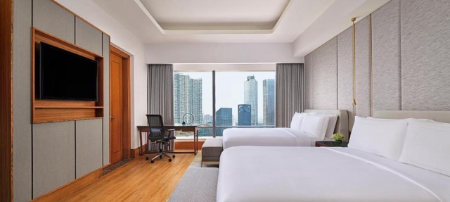 The Ritz-Carlton Jakarta, Mega Kuningan