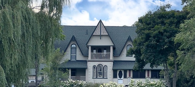 The Saucy Willow Inn and Cottages