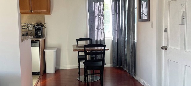 The Writer’s View-Private Top Floor Bright N Cozy Fully Equipped- Sleeps 1-2
