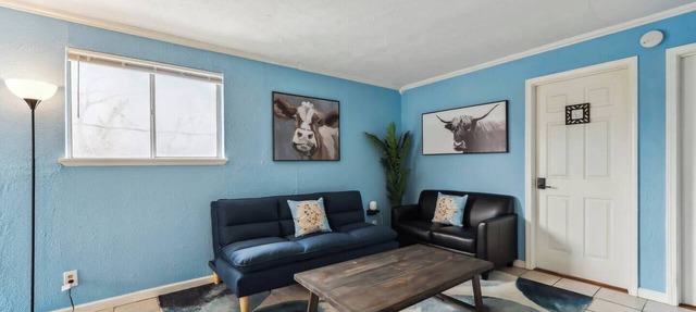 This duplex is a 2 bedroom(s), 1 bathrooms, located in Austin, TX.