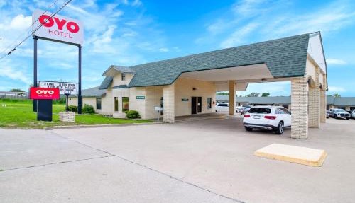 Three Rivers Executive Inn & Suites By OYO