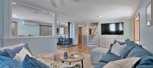 "Tide Vibes" at Ferry Beach - a 4 Bed/3 Bath Spacious Retreat for 13!