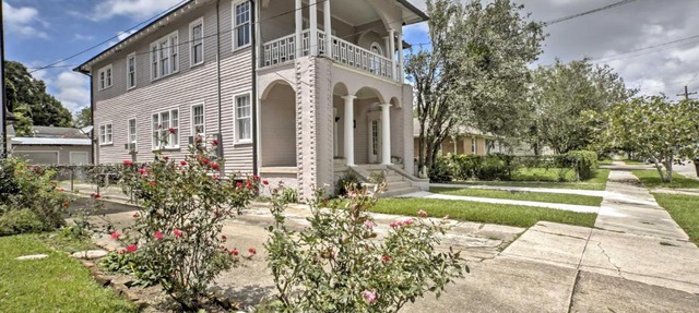 Traditional New Orleans Apt with Porch in River Bend