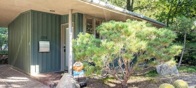 Tranquil Mid Century Guest House in Sierra Madre
