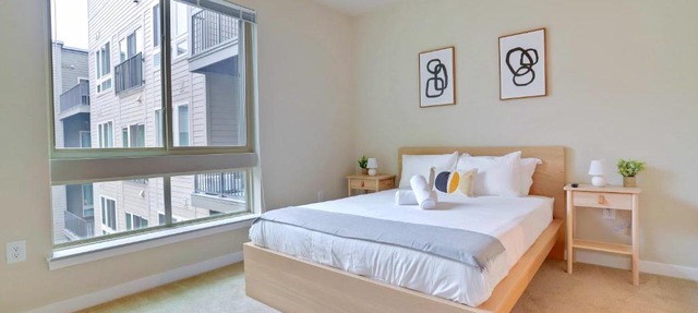 Tranquil Stay Near Monuments and Metro