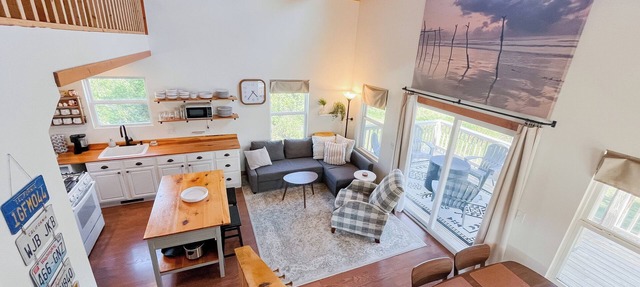 Tranquility Heights: Deck, 3.5 acres, Darts, Movie Room, Desk w/Printer