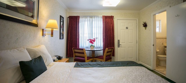 Travelers Inn