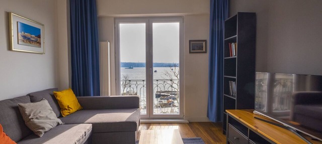 Trendy Waterfront Apt. with a Striking View