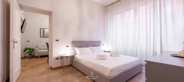 Trevi Fountain Apartment by Spanish Steps