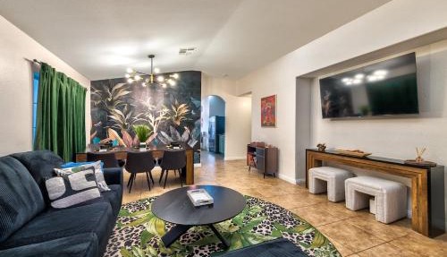 Tropical Boho 3 bdrm house wpool