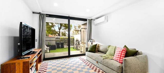Two Bedroom Retreat Opposite Victoria Park