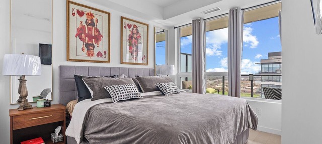 Ultimate KING & QUEEN,PrivateBalcony, FreeParking, WIFI, Safe, Stylish