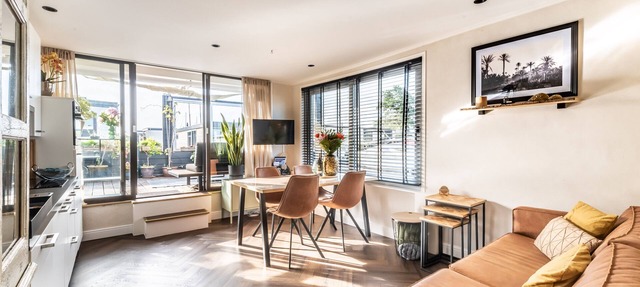 Unieke en Moderne Water Villa in de Buurt van Schiphol en Amsterdam