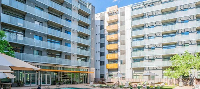 Unique 1BD -Central Downtown - Gym, Pool, Parking
