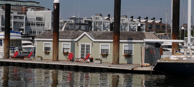 Unique Boston Harbor Houseboat Suite 2 - Experience near the Freedom Trail -AC