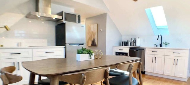 Unique Cathedral Ceiling Condo W/D, Parking