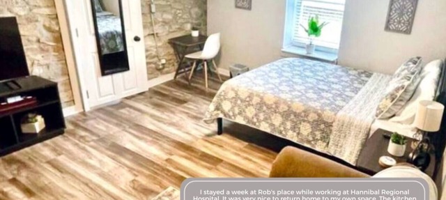 Updated efficiency unit attached to the Parlor on Paris - Rent both and save