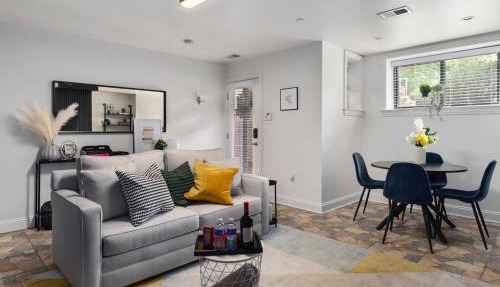 Upscale 2BR Apartment with Patio