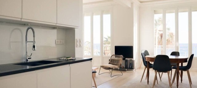 Upstays Sea View Mistral Beach 85m2 Apartment