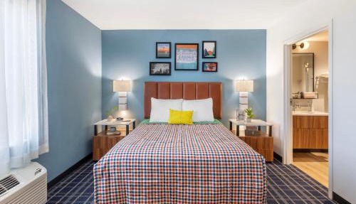 Uptown Suites Extended Stay Denver CO - Centennial