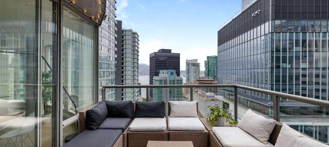 Urban Outdoor Oasis in Coal Harbour
