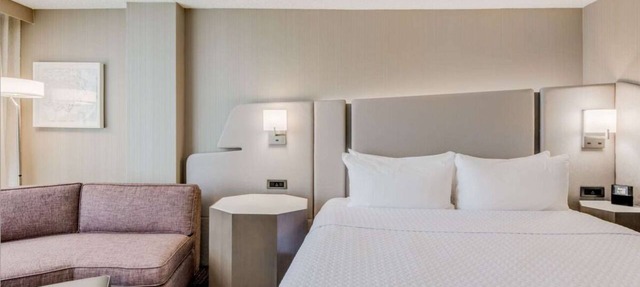 Vacation Starts Here! Near Larimer Square, Pet-Friendly