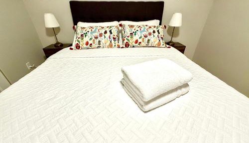 Vancouver Lake City Way Guesthouse 10 min to SkyTrain