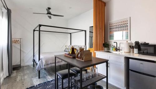 Vibe on the Patio at a Modern Luxury Studio near LAX Beach