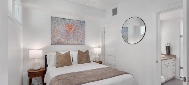 Vibrant 1BD 1BA Pool, Gym, HTub, Bowling and More
