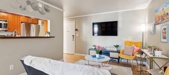 Vibrant 2bed Condo - Stroll to SEA Space Needle
