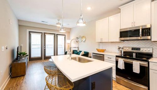 Vibrant and Spacious 1BR w Pool Parking and Gym