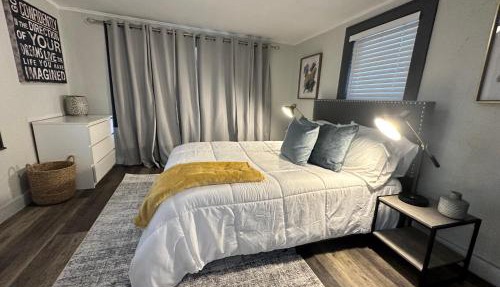 Vibrant City Home 4BD 2BA