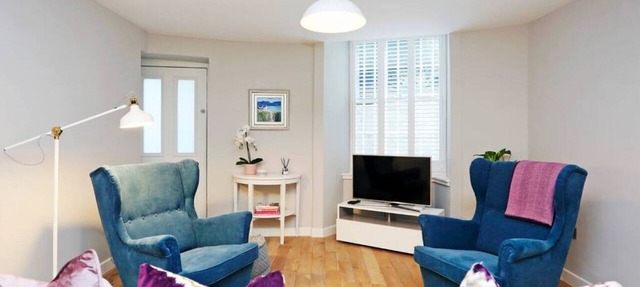Vibrant Home near Calton Hill
