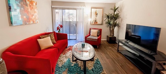 Vibrant Relaxing Retreat Fully Stocked Apartment