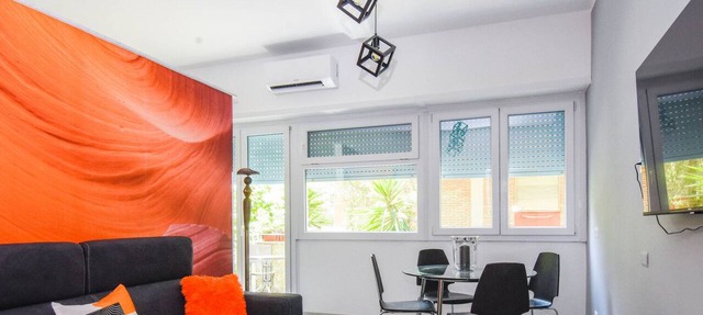 Vibrantly colored apartment on Salvatore Pincherle Street for 4 to four ospi