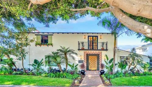 Villa Encanto- LUXE Spanish Villa with 6 KING Bedrooms, Courtyard and New Game Room
