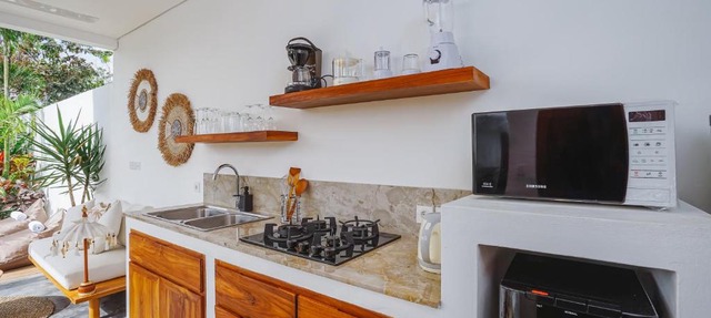 Villa Karina - Sumptuous 1BR Private Luxury Villa Walking Distance to Nyanyi Beach
