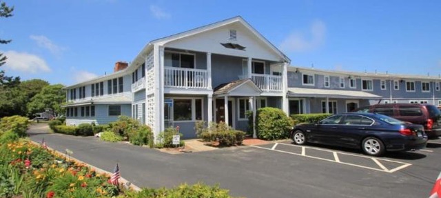 VILLAGE GREEN MOTEL