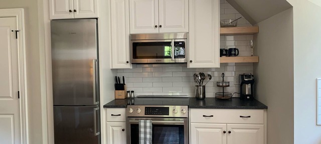 Village Studio -Five minute walk to campus: 12 mins. to town