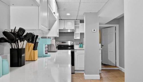 Vintage 2BR apt in Boston with Free Parking