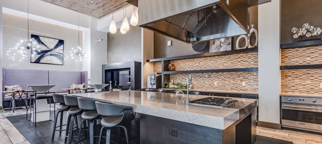 Virelli Apartments Upscale King Suite in the Heart of Orlando w Pool