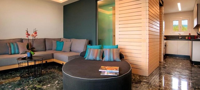 Vouliagmeni Kavouri Beachfront Apartment