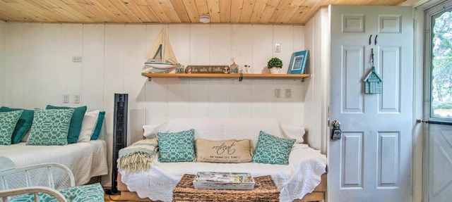 Walk to Beach: Bright & Cozy Cape Cod Studio!