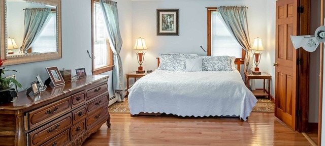 Walk to Beach & Main St: Dog-friendly Cape Cod Gem