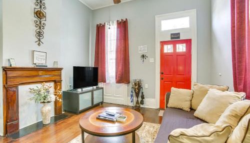 Walk to Magazine St: NOLA House in Irish Channel!