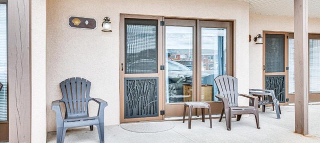 Walk to Old Orchard Pier: Cozy Beachfront Condo!